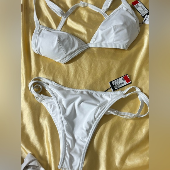 Garage clothing’s set lingeries - Picture 2 of 4